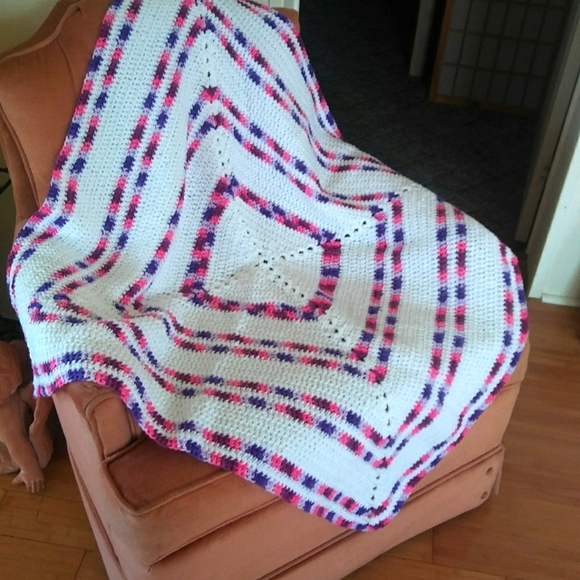 Hand Crocheted White Purple Pink Blanket Throw NWT - Picture 2 of 2